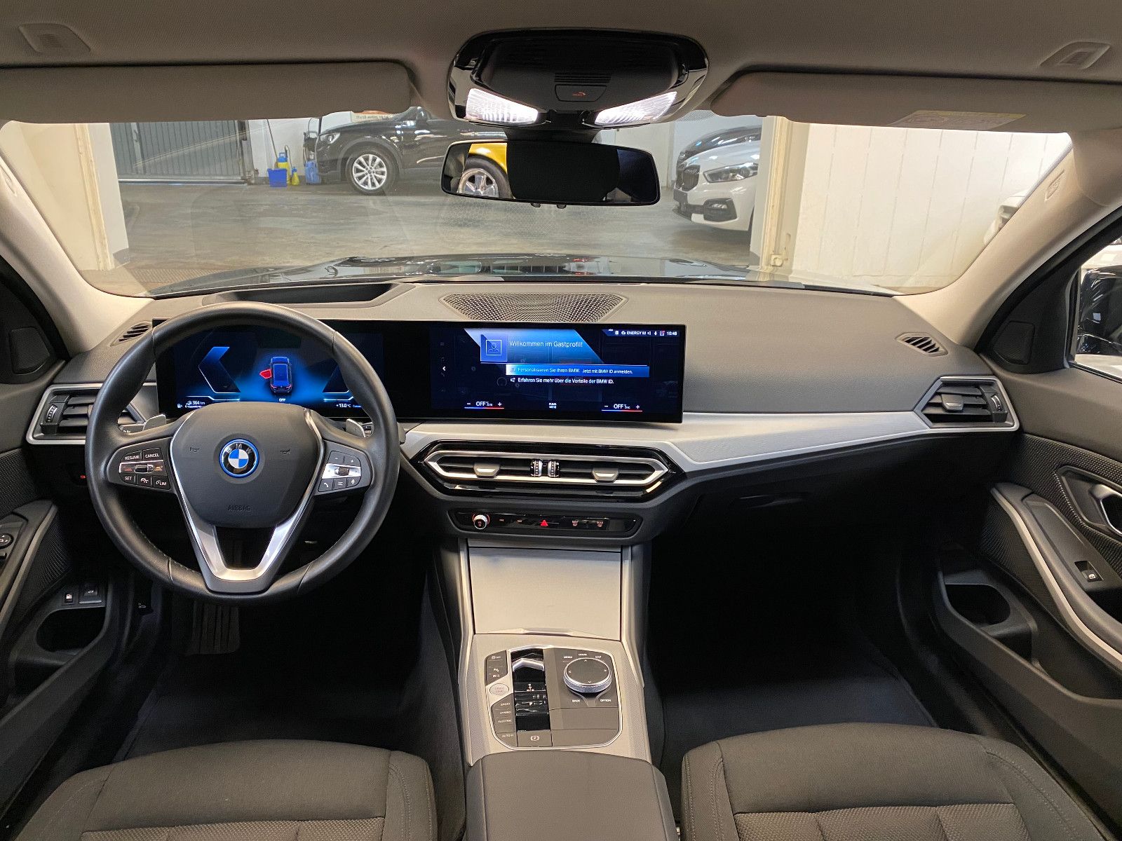 BMW 330e Touring - Samsaru's Car Outlet