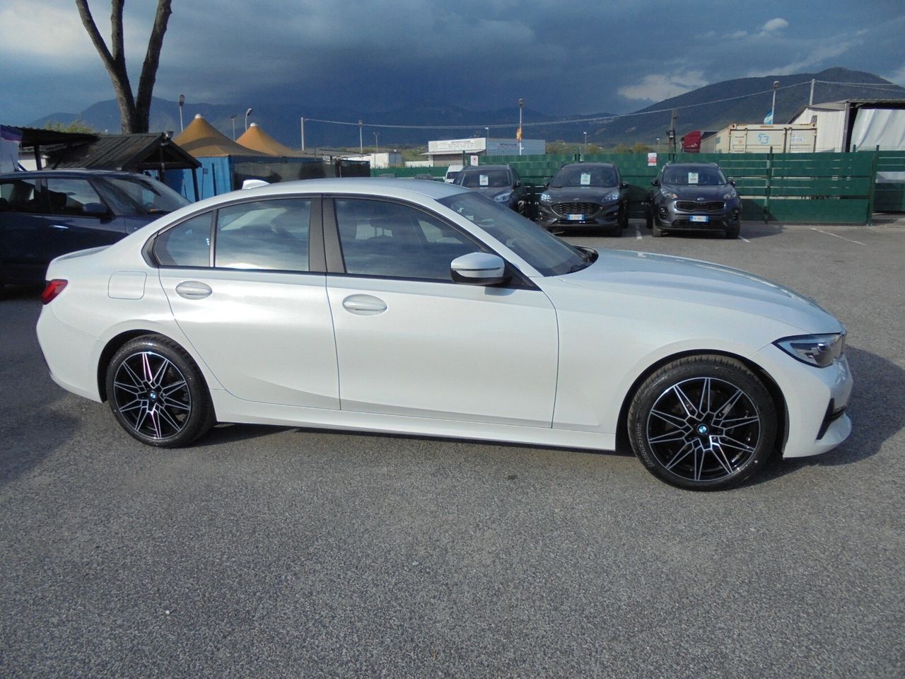 BMW 320 320d 48V Business Advantage - Samsaru's Car Outlet