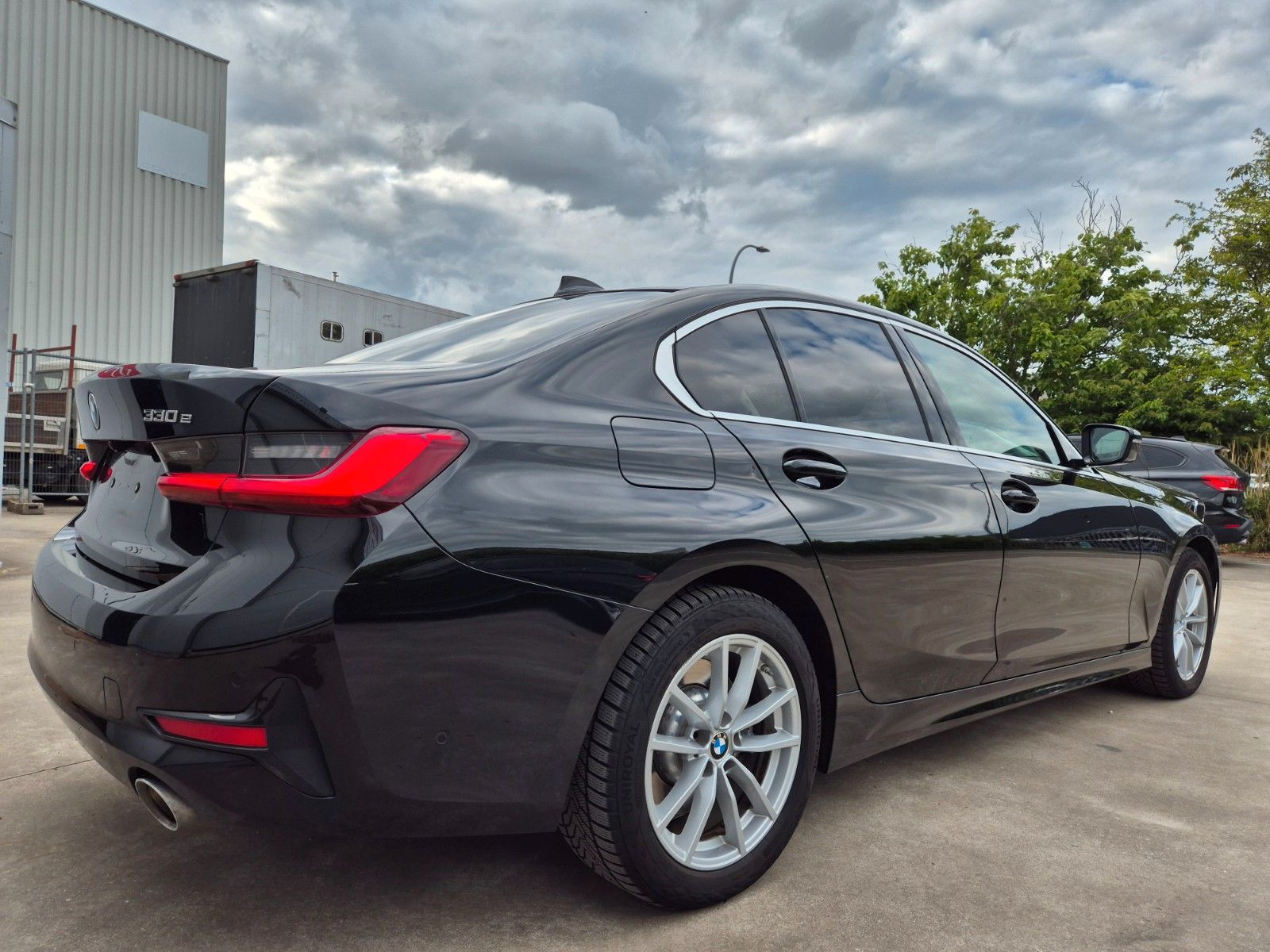 BMW 330 eA - Samsaru's Car Outlet