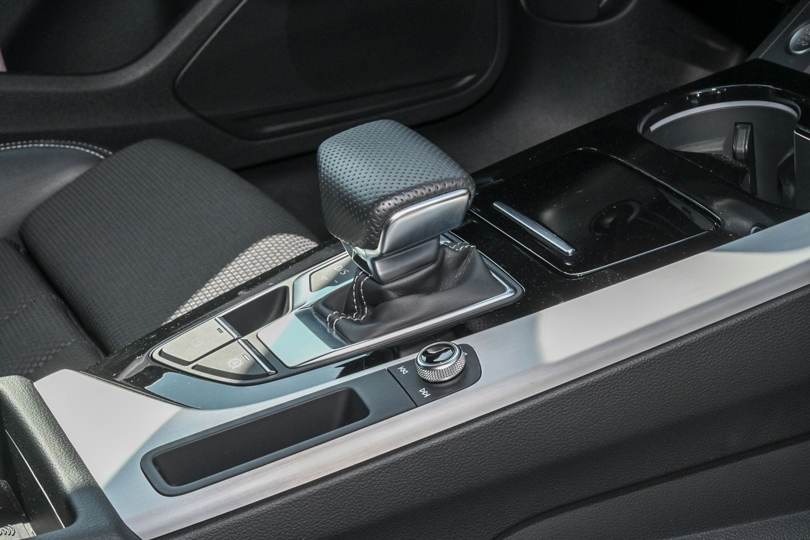 Audi A4 Avant S line 40 TDI S tronic - Samsaru's Car Outlet