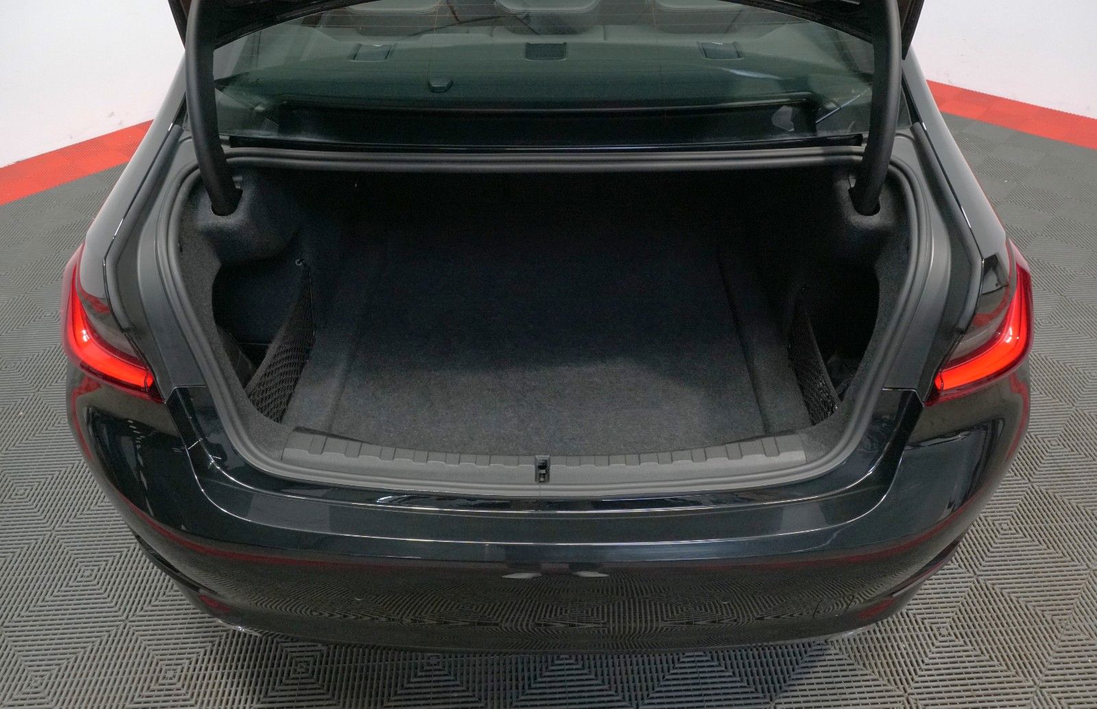 BMW 320 d xDrive - Samsaru's Car Outlet