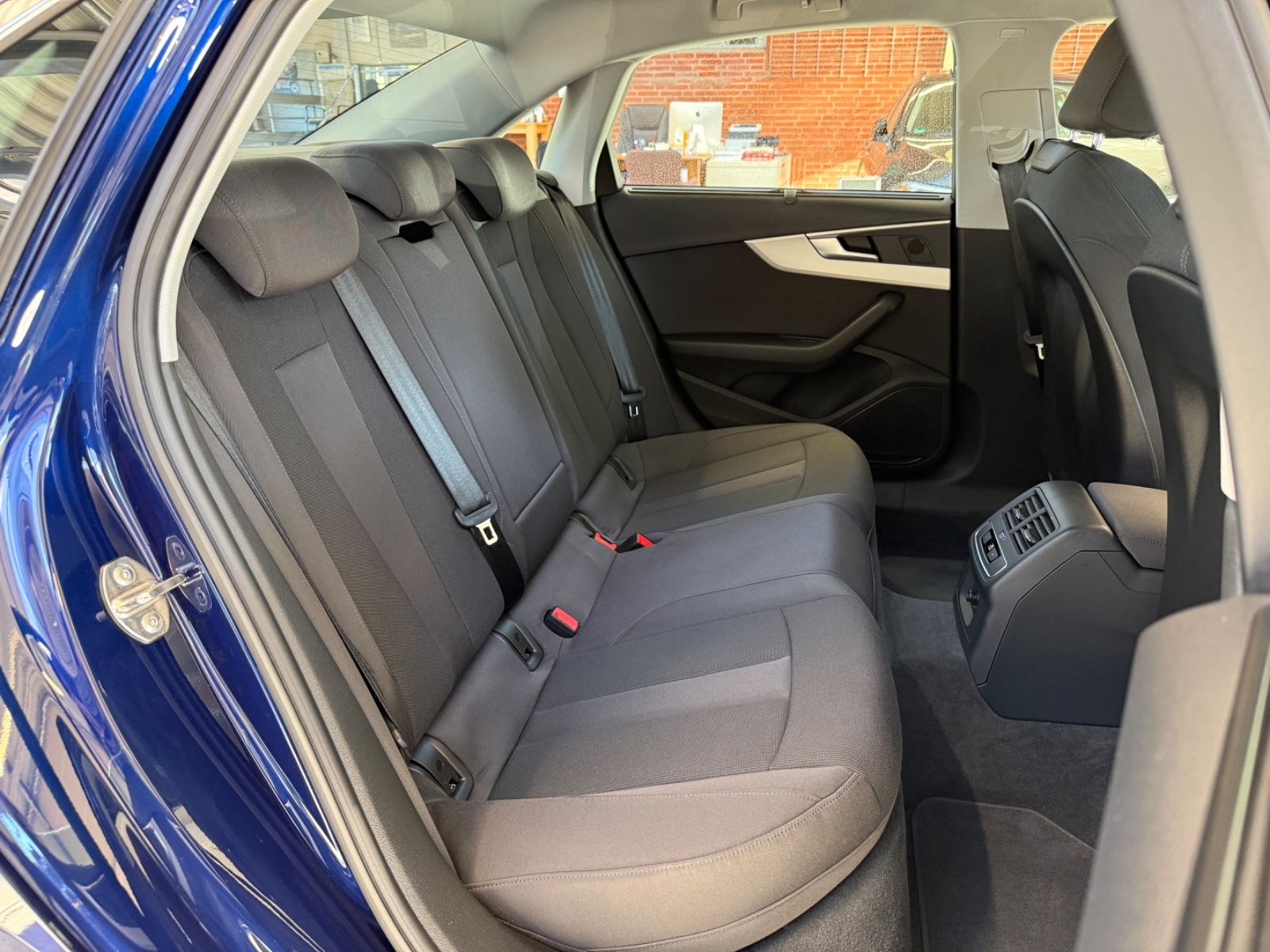 Audi A4 Lim. 40 TDI quattro advanced /1Hd./Matrix/ACC