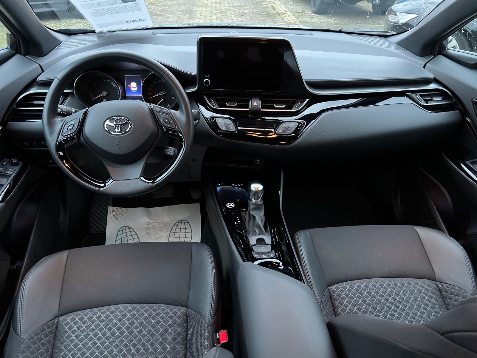 Toyota C-HR 2.0 Hybrid - Samsaru's Car Outlet