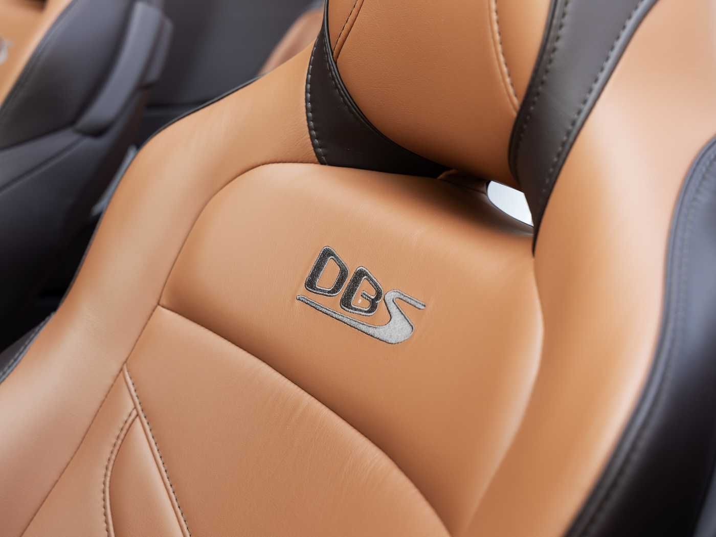 Aston Martin DBS Superleggera Volante -Berwick Bronze-