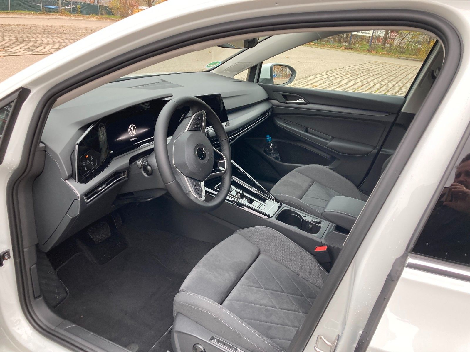 Volkswagen Golf VIII Lim. Style eHybrid - Samsaru's Car Outlet