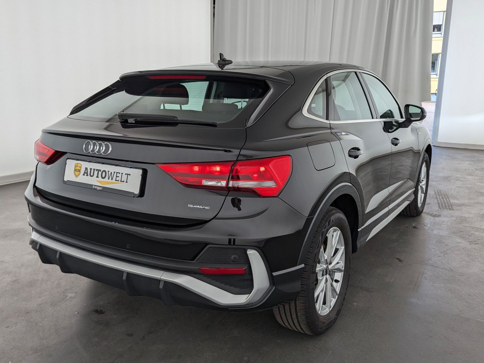 Audi Q3 Sportback 40 2.0 TFSI quattro S line - Samsaru's Car Outlet