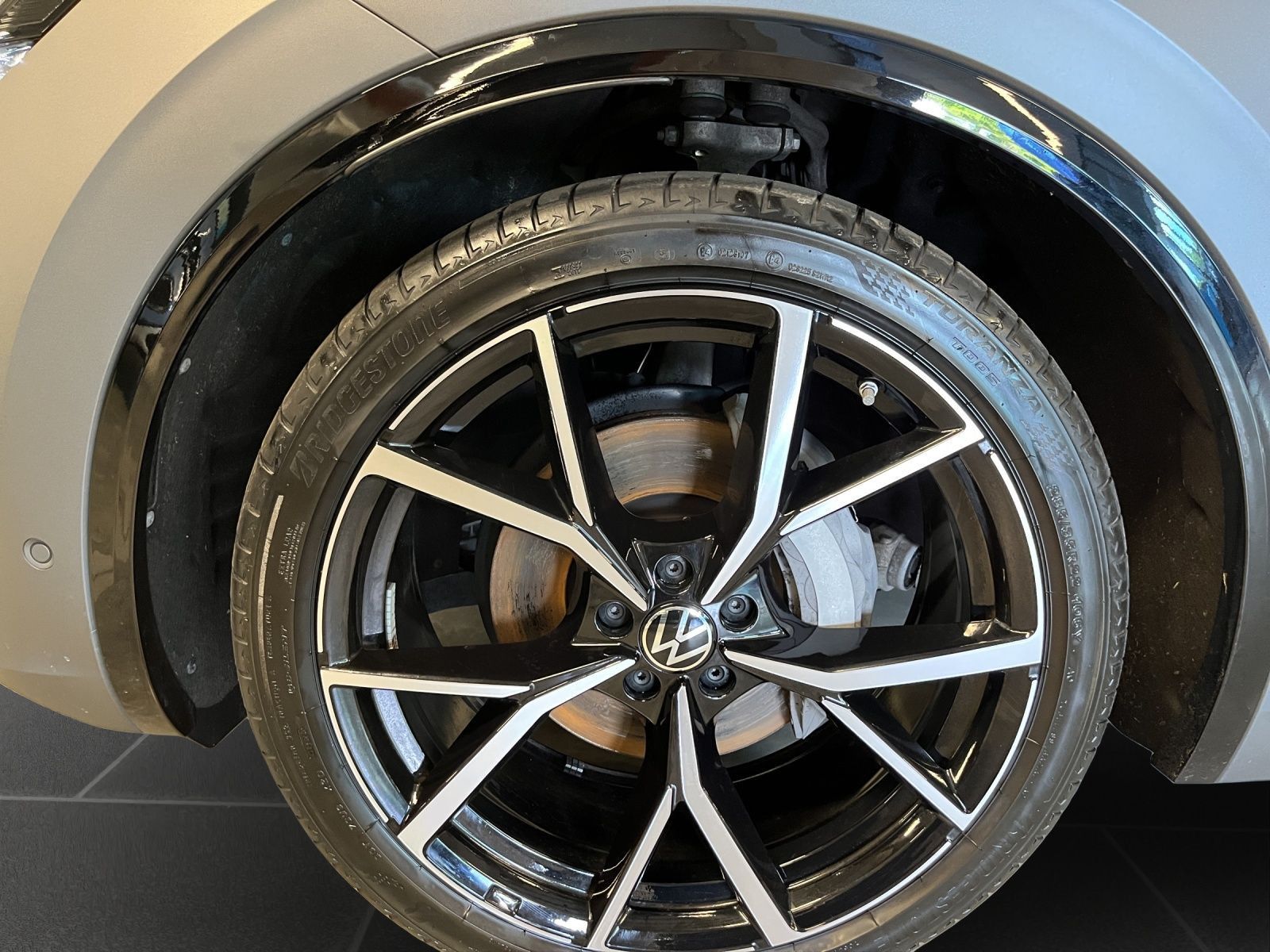 Volkswagen Touareg 3.0 TDI R-Line - Samsaru's Car Outlet