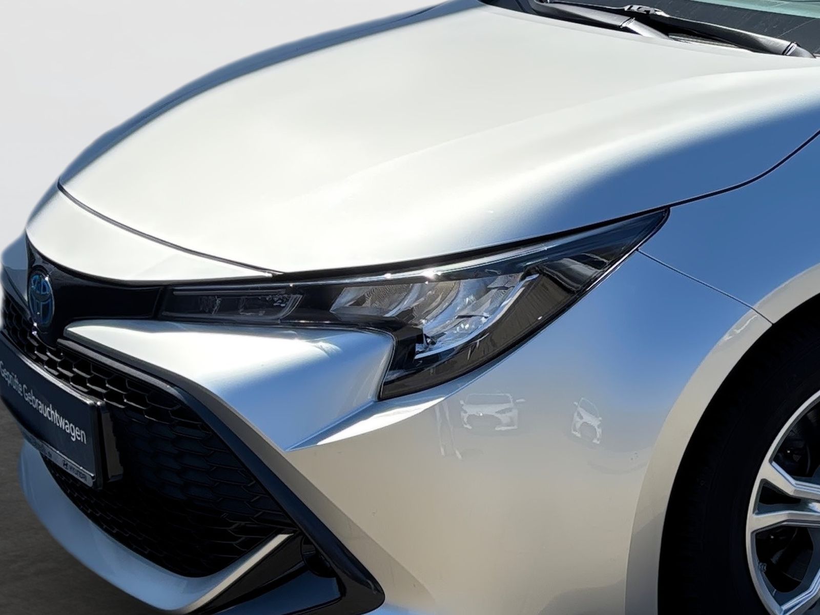 Toyota Corolla Touring Sports 2.0l Hybrid Business - Samsaru's Car Outlet