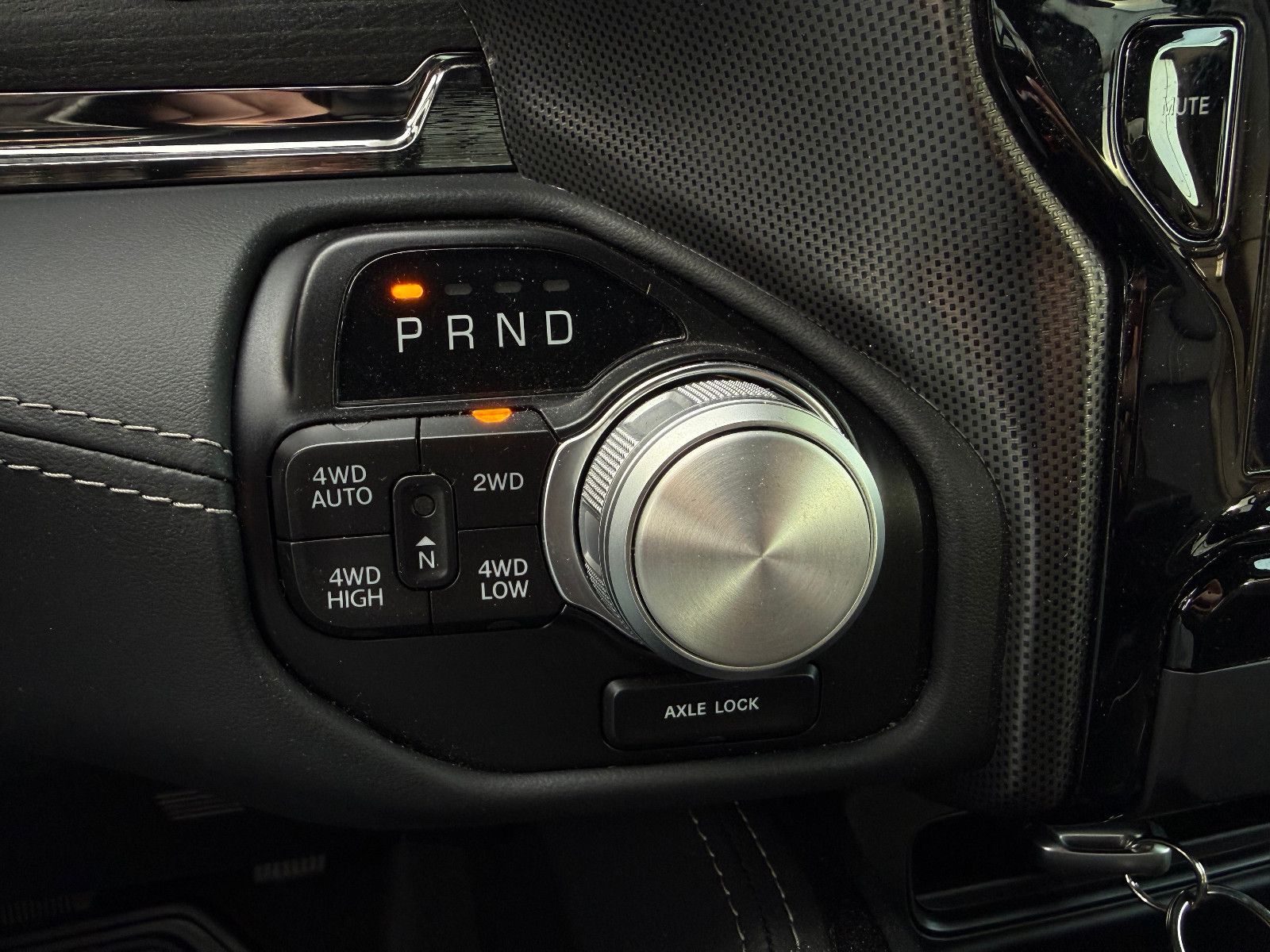 Dodge RAM 1500 Limited Night GRAIL LA CHANTI V8 VOLL