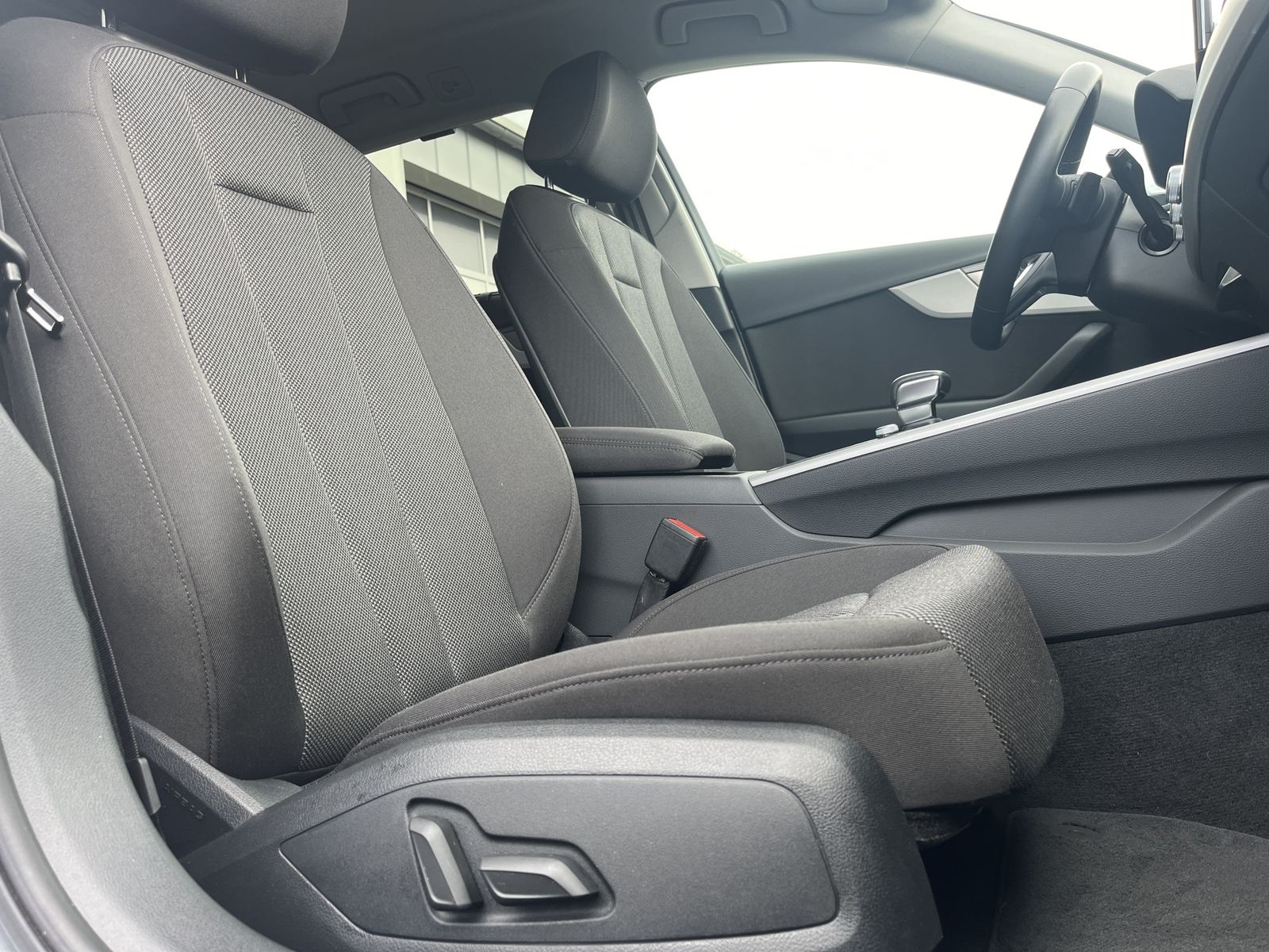 Audi A4 Avant 35 2.0 TDI S tronic advanced - Samsaru's Car Outlet