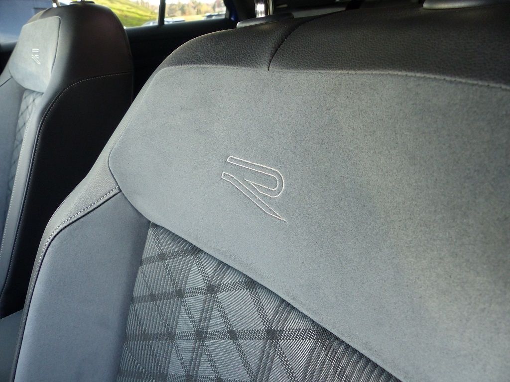 Volkswagen T-Roc 1.5 TSI DSG R-Line - Samsaru's Car Outlet