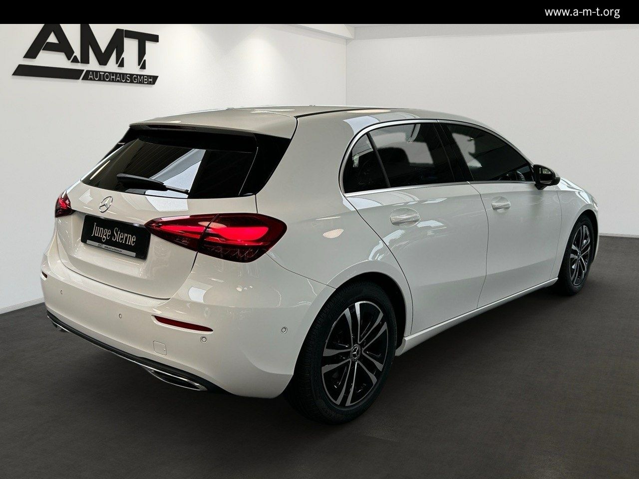 Mercedes-Benz A 200 Progressive Line - Samsaru's Car Outlet