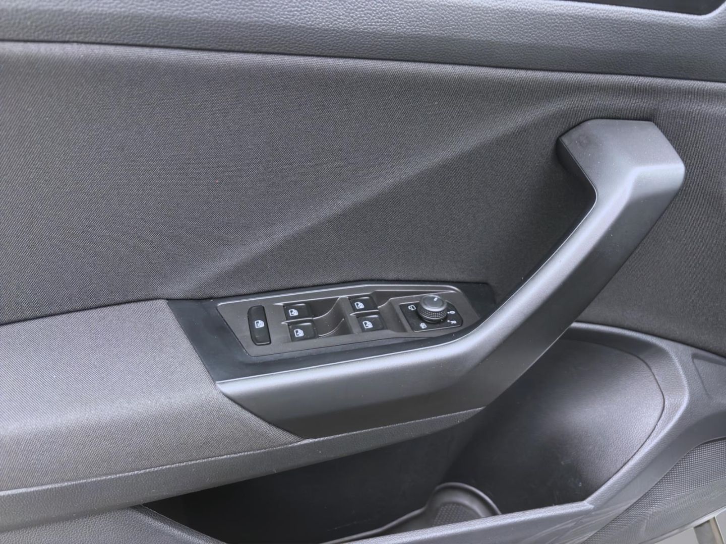 Volkswagen T-Roc 1.5 TSI DSG LIFE - Samsaru's Car Outlet