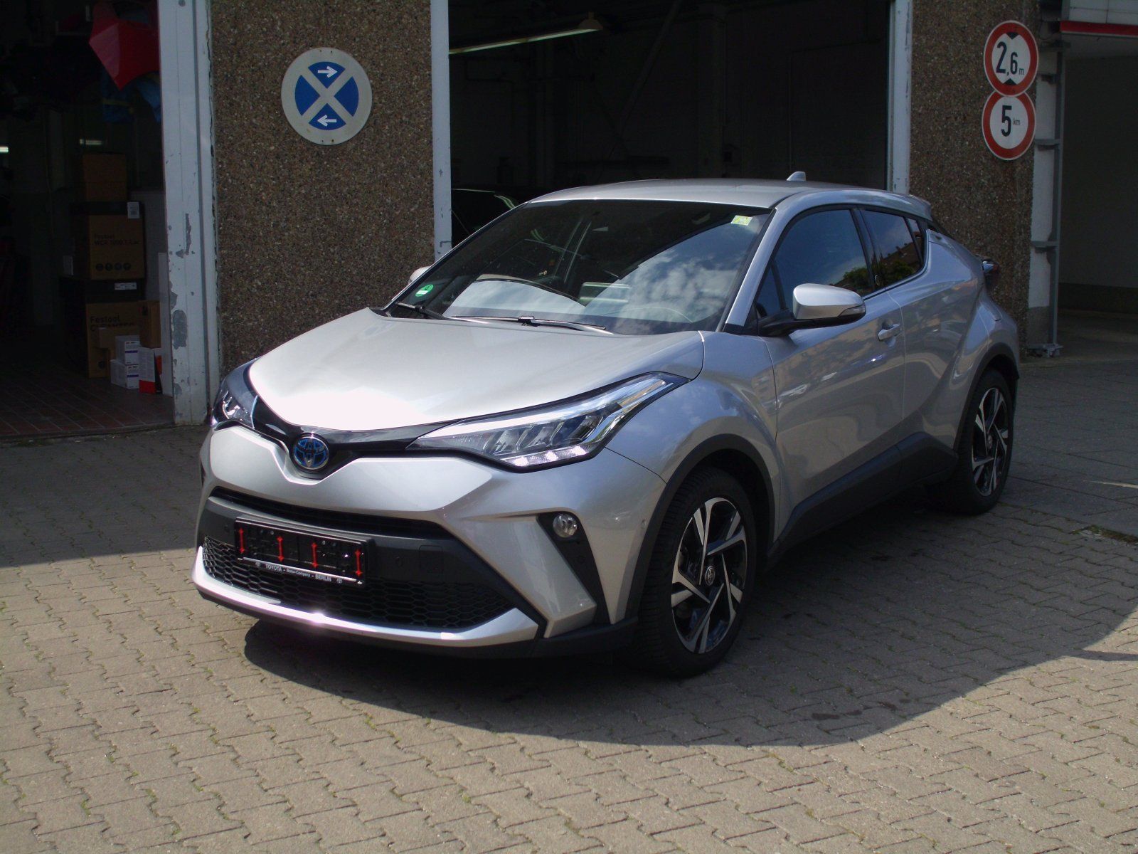 Toyota C-HR Hybrid Team D - Samsaru's Car Outlet