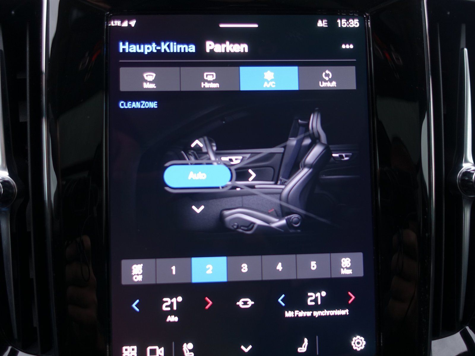 Volvo V60 Plus Dark T6 AWD Plug-in Hybrid AHK/360°/KAM