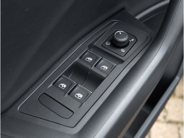 Volkswagen T-Roc R-Line 1.5 TSI - Samsaru's Car Outlet