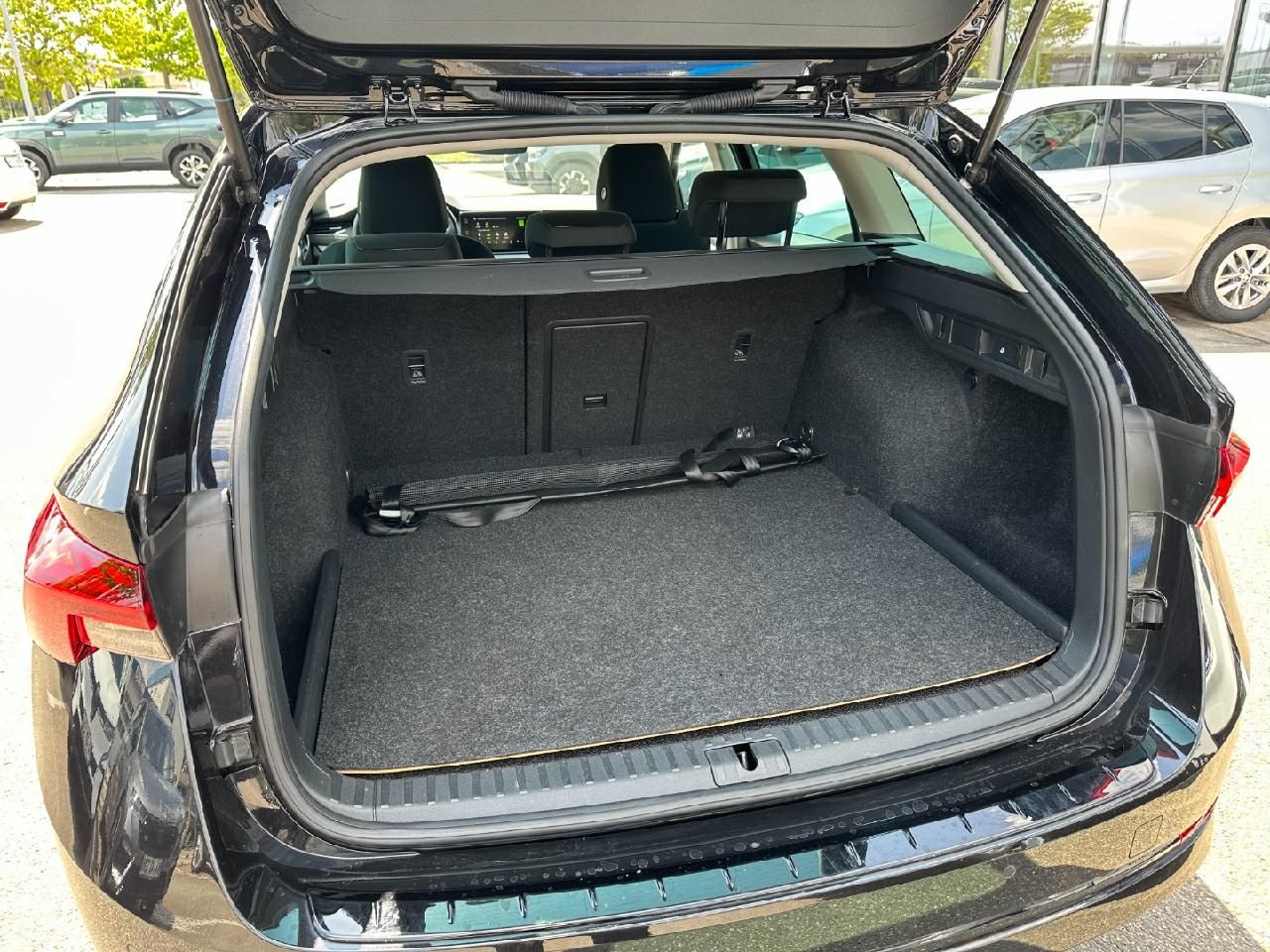 Skoda Octavia Combi Style - Samsaru's Car Outlet