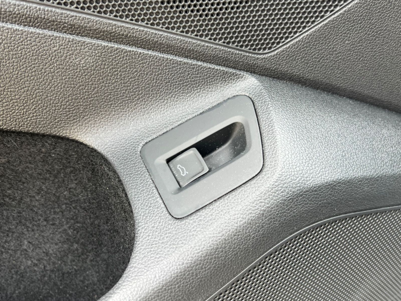 Volkswagen Passat 2.0 TDI - Samsaru's Car Outlet