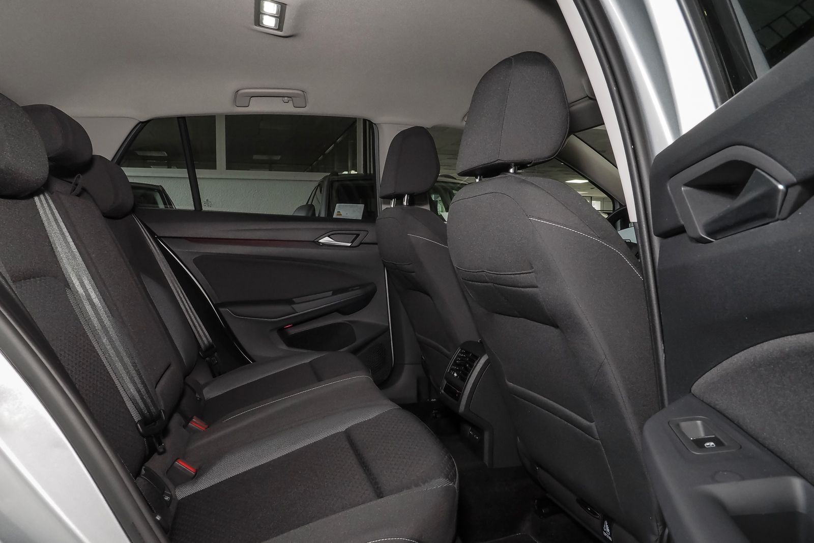 Volkswagen Golf VIII ACTIVE 2.0 l TDI DSG - Samsaru's Car Outlet