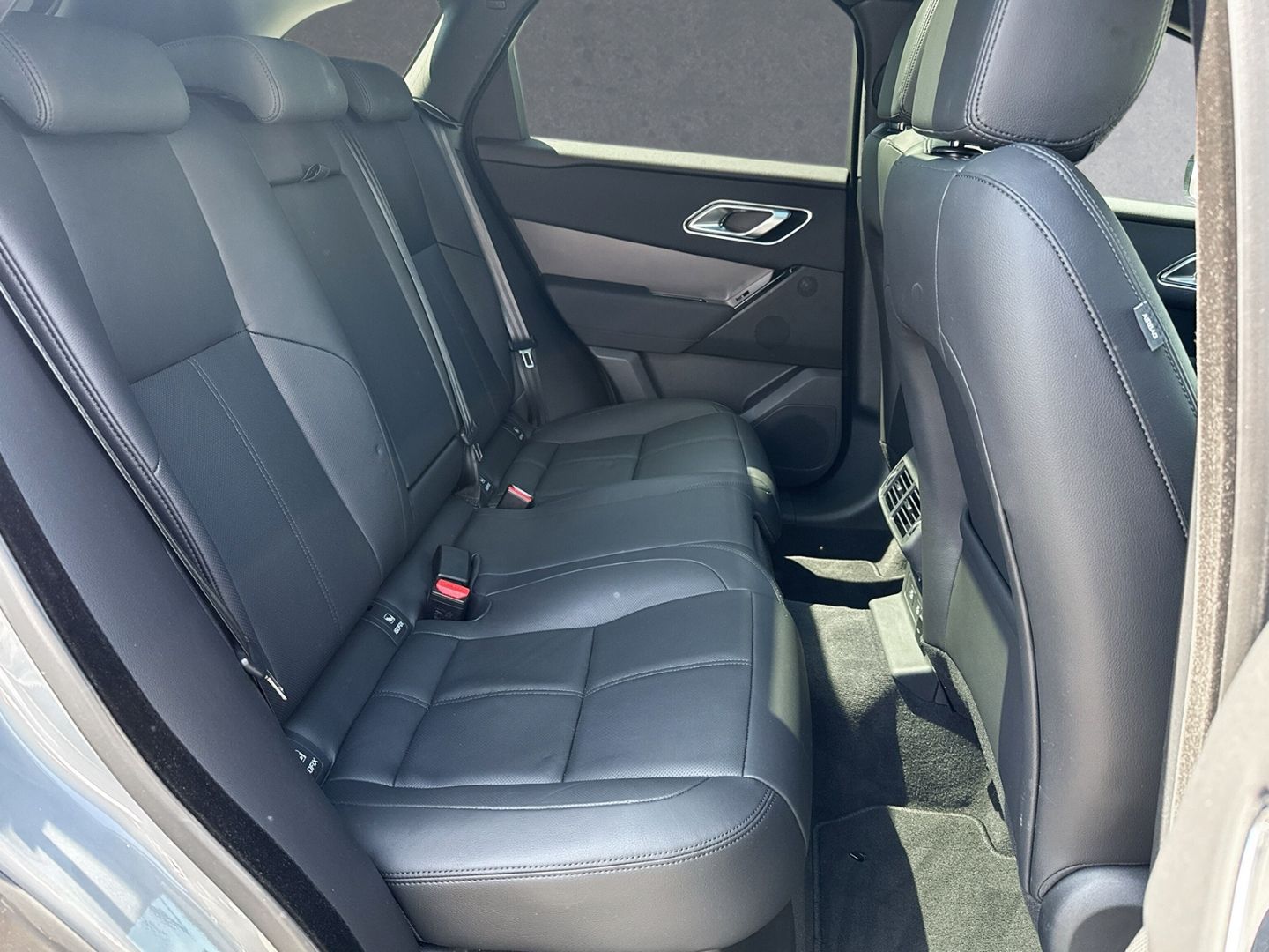 Range Rover Velar D200 R-Dynamic SE - Samsaru's Car Outlet