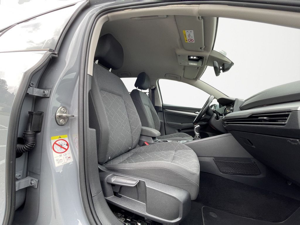 Volkswagen Golf VIII 1.5 TSI Life - Samsaru's Car Outlet