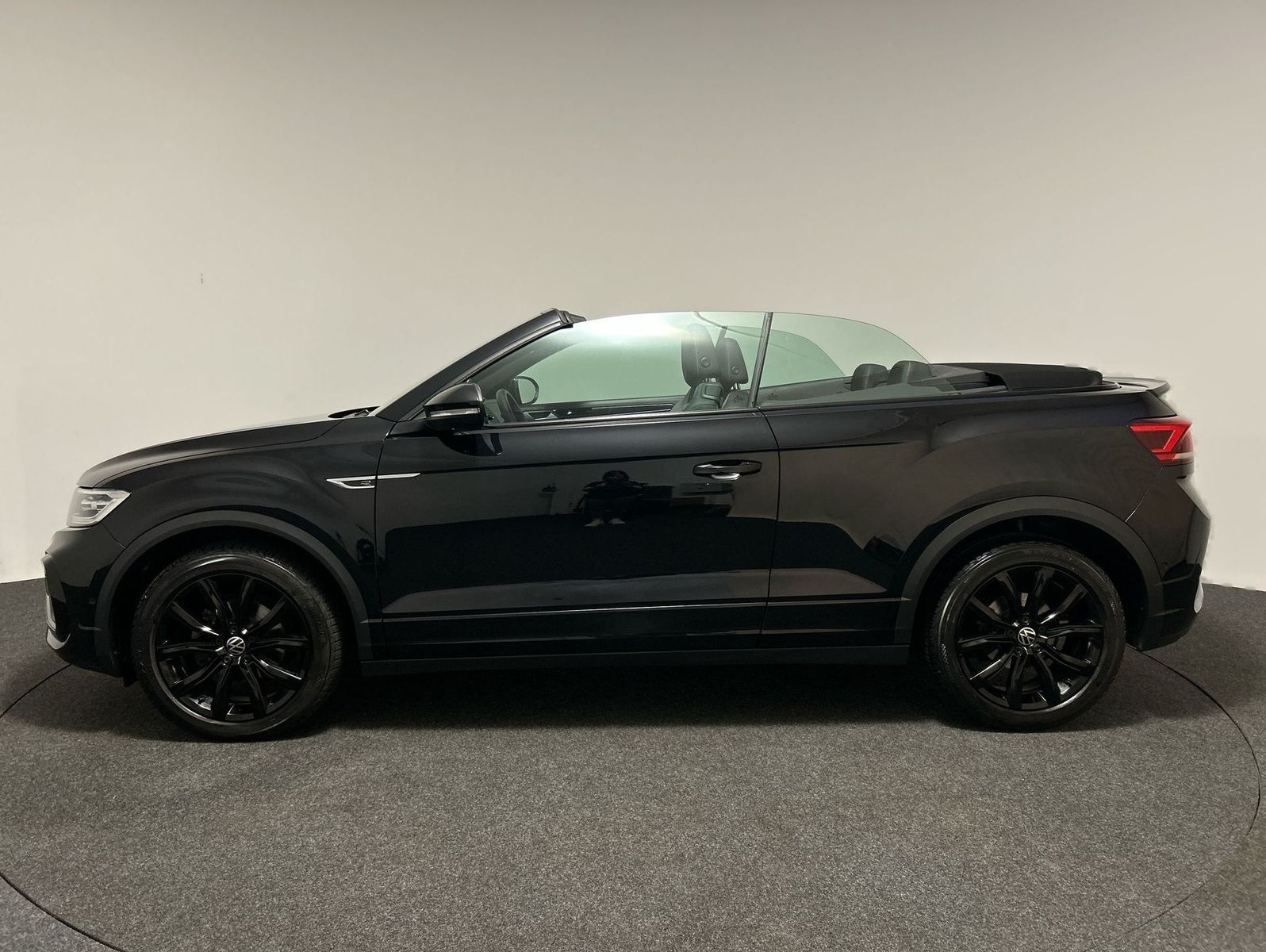Volkswagen T-Roc 1.5 TSI - Samsaru's Car Outlet