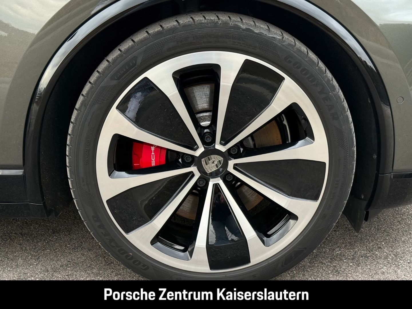 Porsche Macan Turbo 22-Zoll Rückfahrkamera LED-Matrix