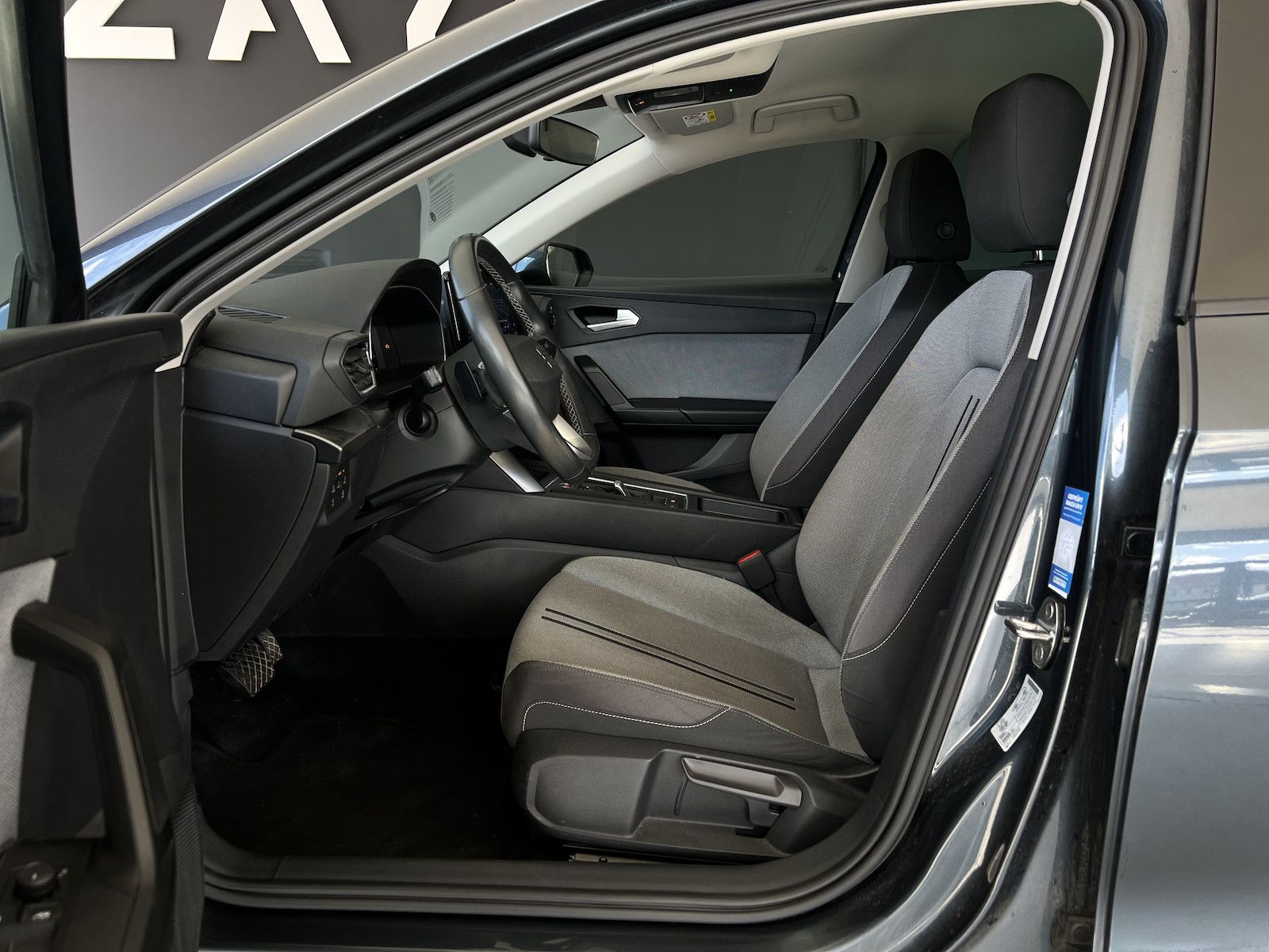 Seat Leon 2.0 TDI Style - Samsaru's Car Outlet