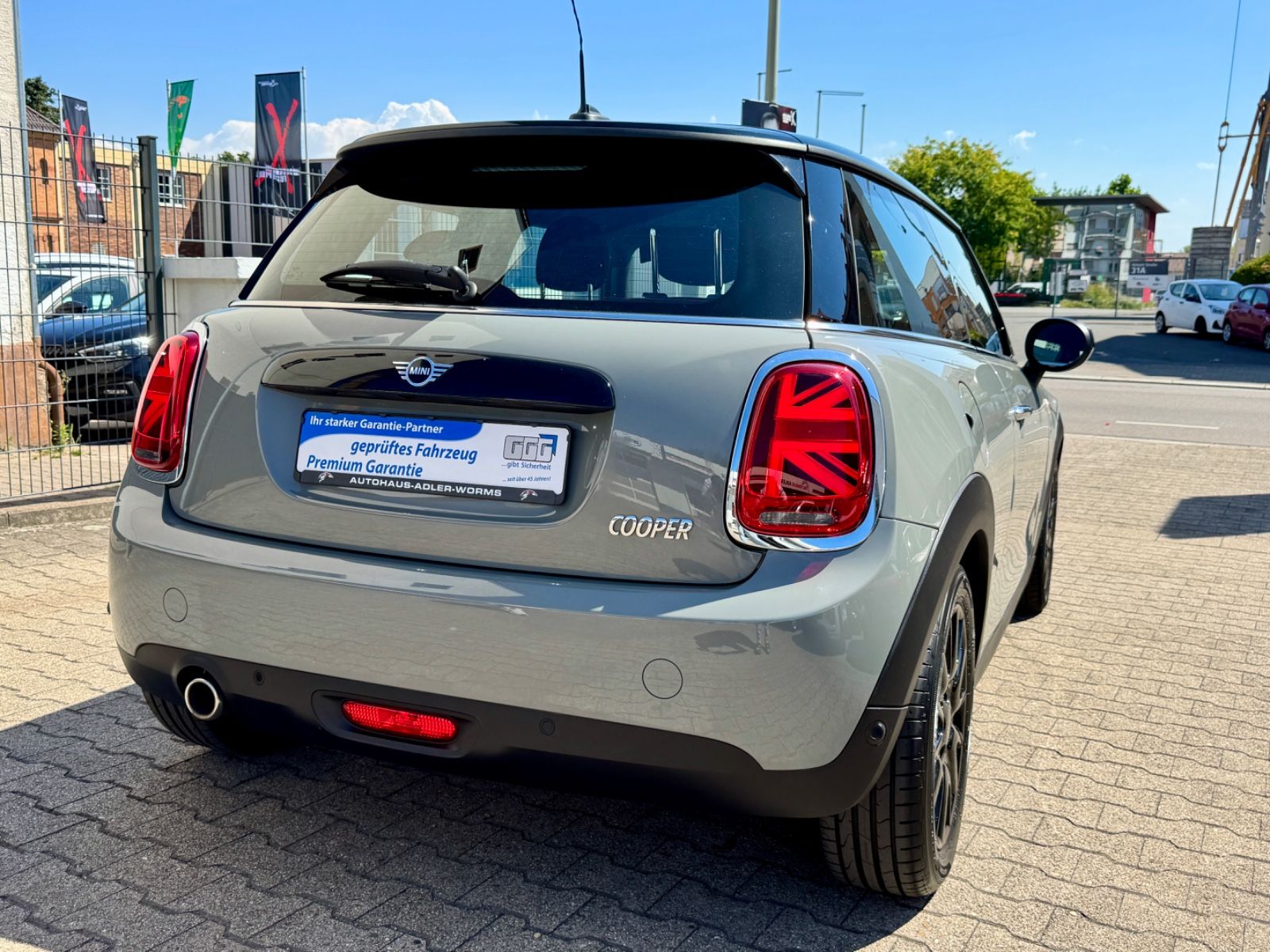 MINI COOPER 1.5 PEPPER - Samsaru's Car Outlet