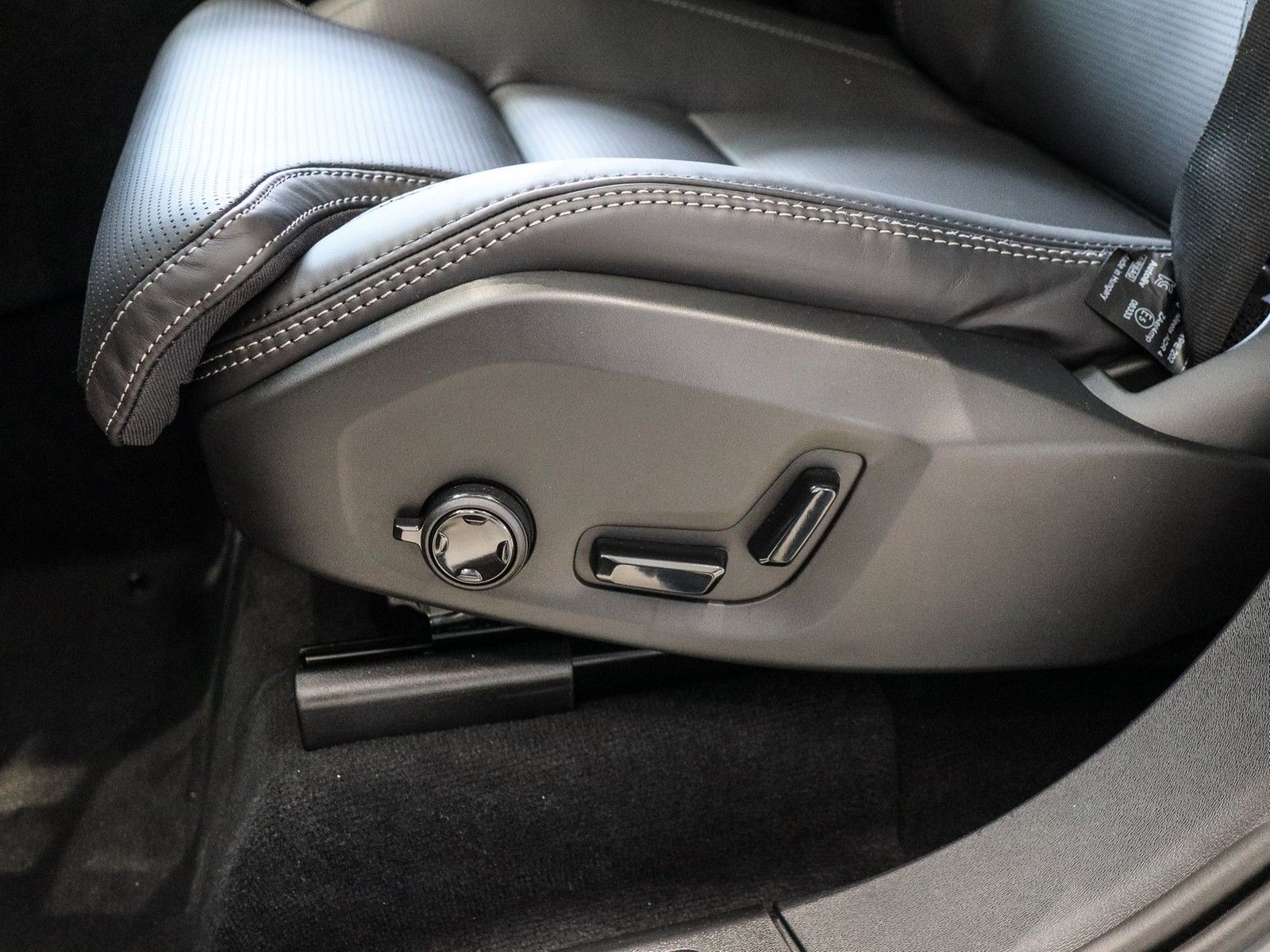 Volvo XC90 T8 AWD Recharge Reskin Ultra Dark NP:102.60