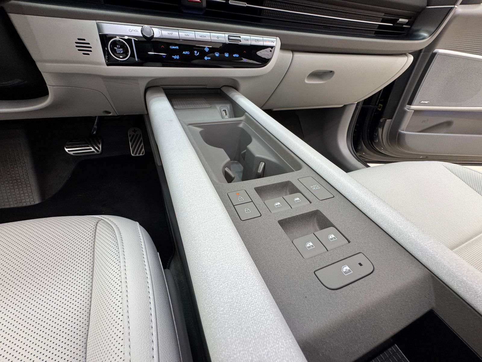 Hyundai IONIQ 6 77,4kWh 325ps 4WD Uniq PANO & DIGI NON