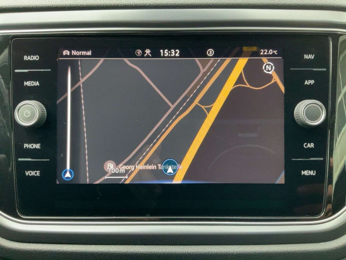 Volkswagen T-Roc 1.5 TSI DSG R-LINE - Samsaru's Car Outlet