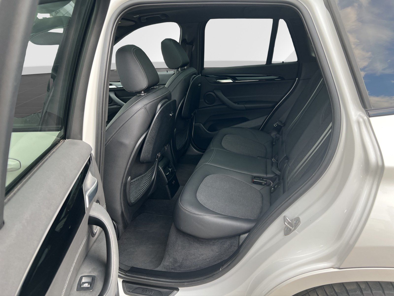 BMW X1 xDrive25e - Samsaru's Car Outlet
