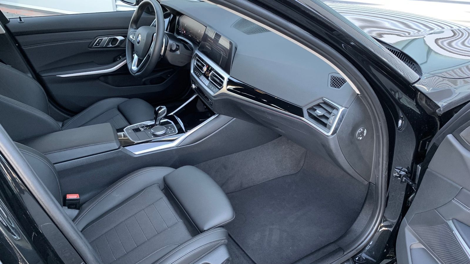 BMW 320i Touring Sport Line - Samsaru's Car Outlet