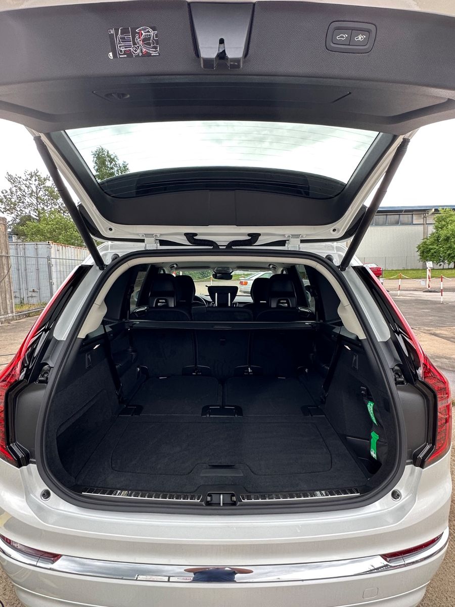 Volvo XC 90 Core AWD - Samsaru's Car Outlet