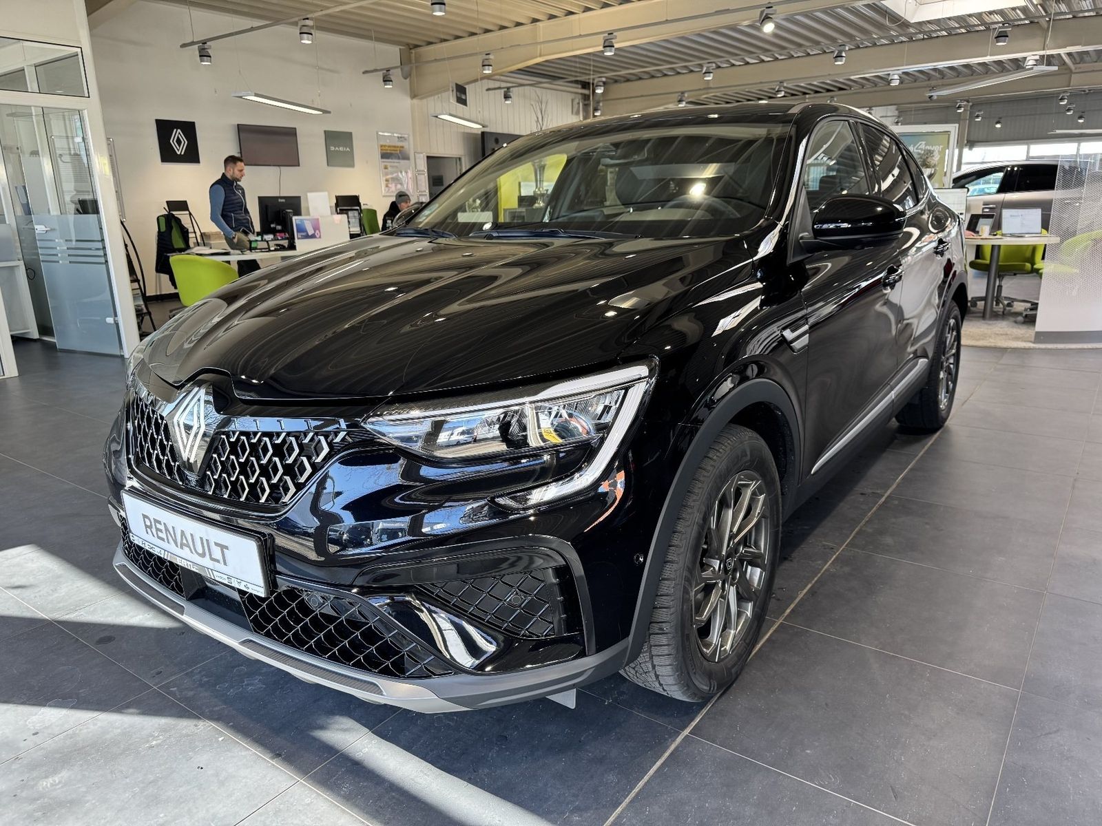 Renault Arkana TECHNO E-Tech Full Hybrid - Samsaru's Car Outlet