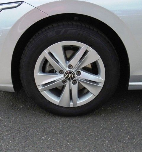 Volkswagen Golf VIII 1.5 Life 1.5 TSI - Samsaru's Car Outlet