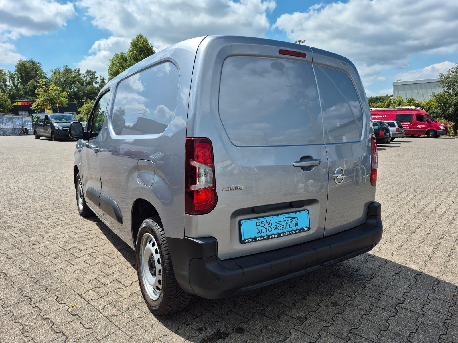 Opel Combo E Cargo Edition - Samsaru's Car Outlet