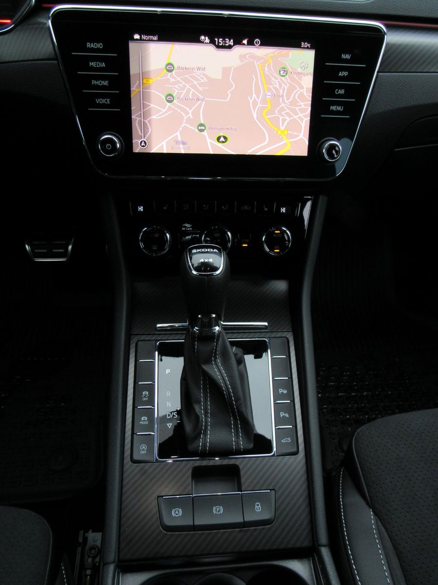 Skoda Superb 2.0 TDI DSG Sportline 4x4 BSD AHK PLA ACC