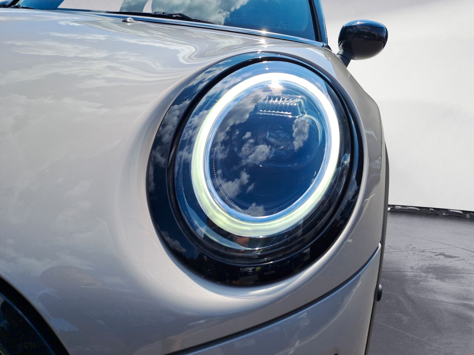 MINI Cooper Classic - Samsaru's Car Outlet