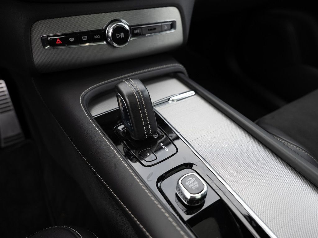 Volvo XC90 T8 Plus Dark Recharge AWD STANDHZ LED PANO