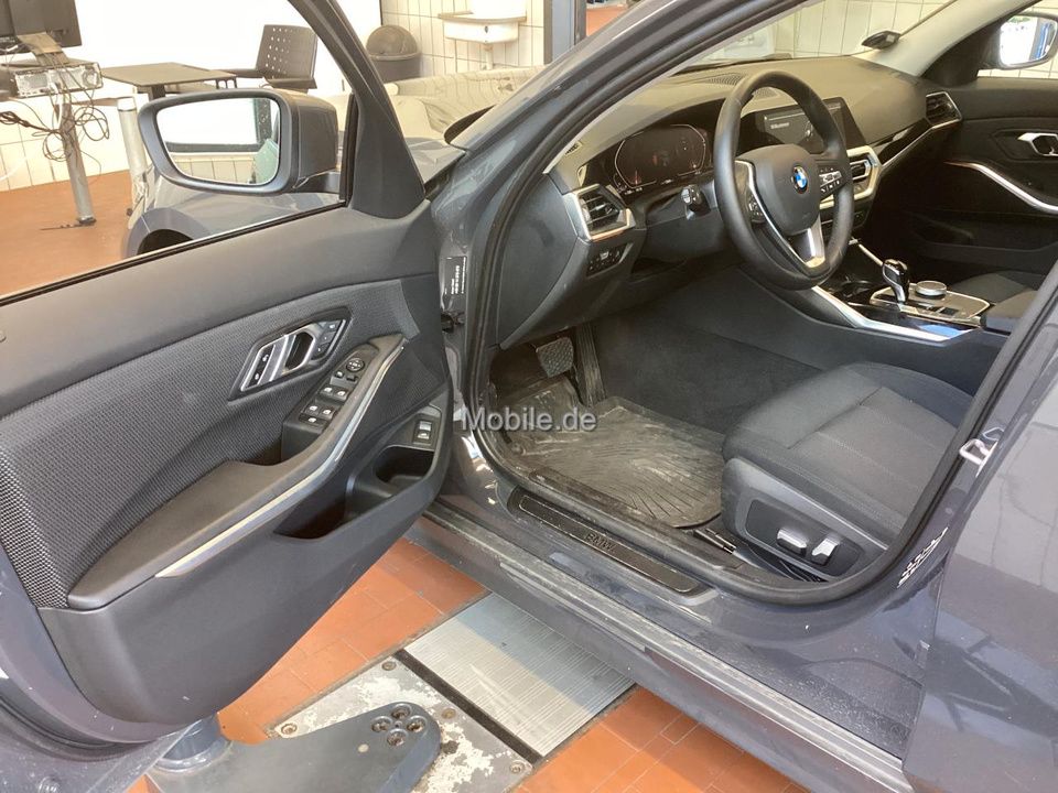 BMW 320d xDrive Touring - Samsaru's Car Outlet