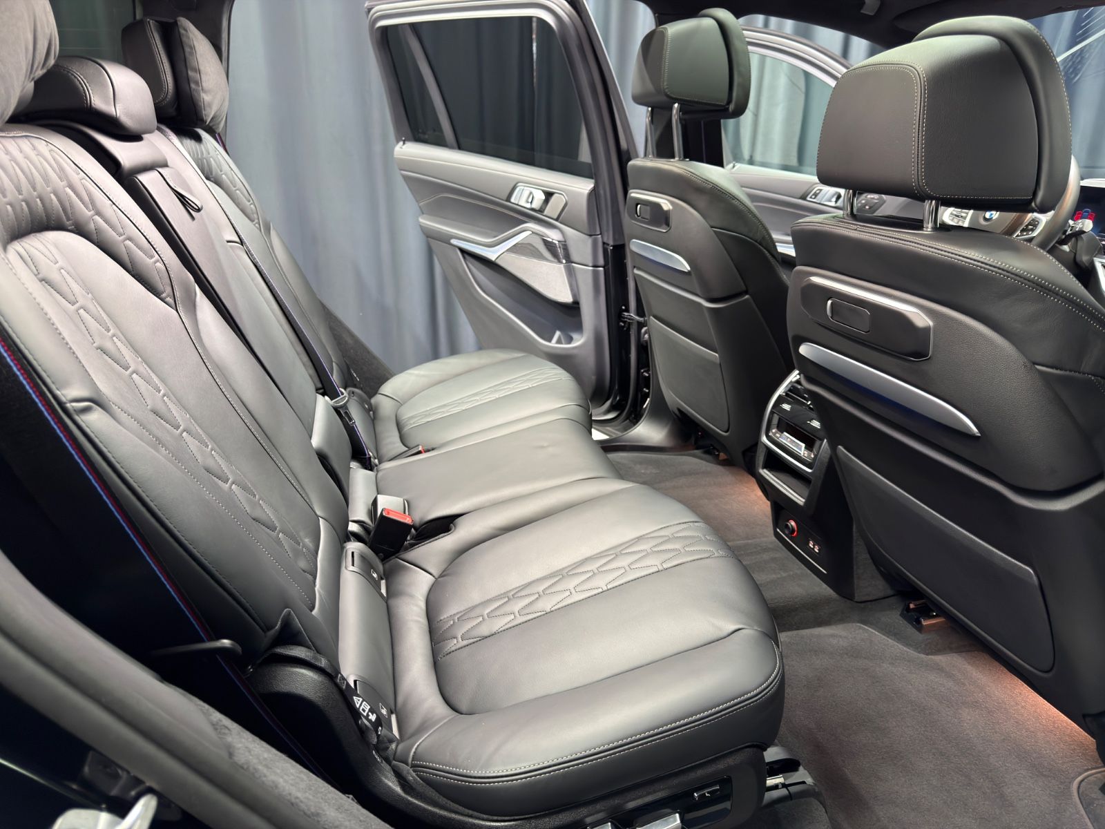 BMW X7 xDrive 40d M SPORT PRO|LUFT|PANO|7-SITZER|AHK