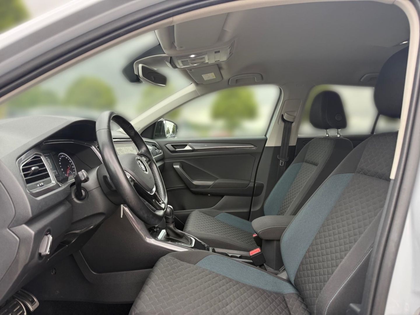 Volkswagen T-Roc IQ.DRIVE 1.5 TSI DSG - Samsaru's Car Outlet