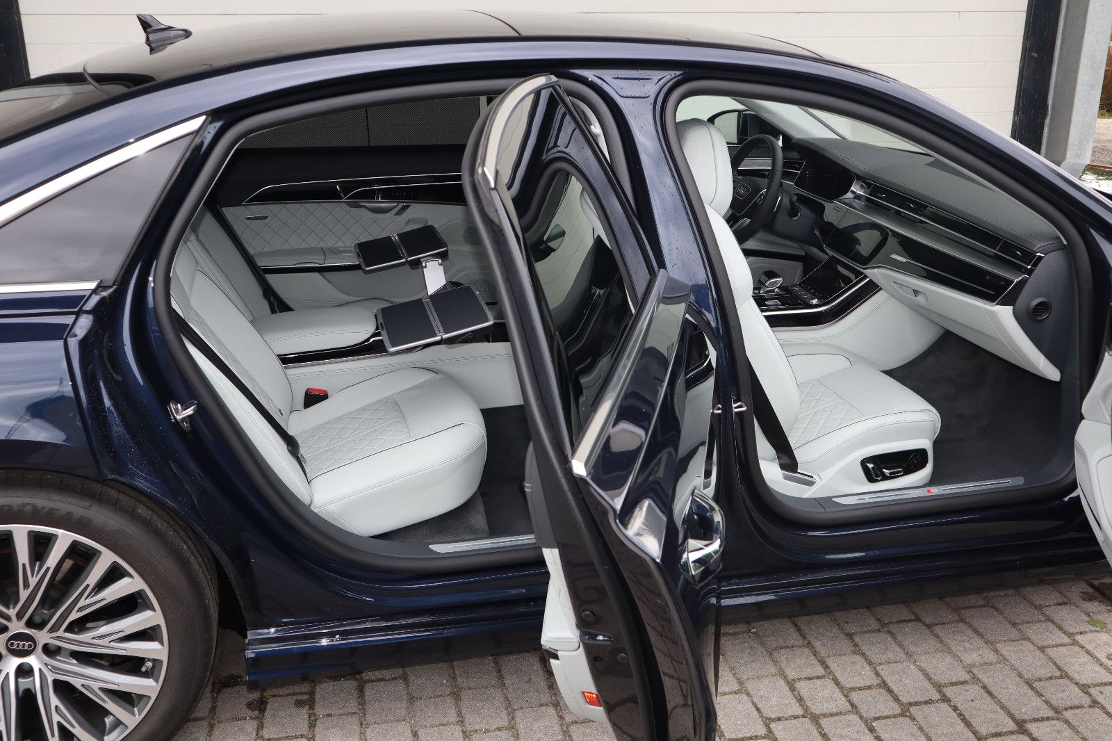 Audi A8L 60 TFSI e lang exclusive - Samsaru's Car Outlet