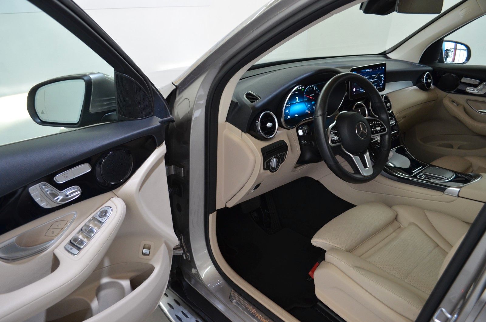 Mercedes-Benz GLC 300 DE 4M"AIRMATIC"DISTR+"AHK"MASSAGE"MBEAM"