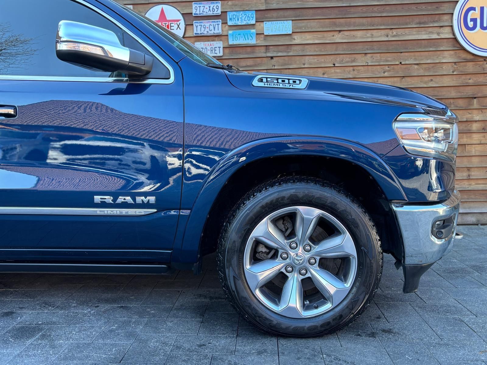 Dodge RAM 1500 5,7 Limited 360° 12´´ Navi H&K AHK