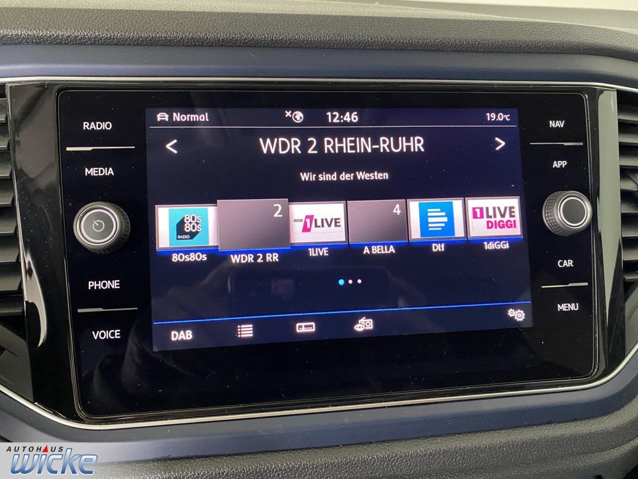 Volkswagen T-Roc 1.0 TSI United - Samsaru's Car Outlet