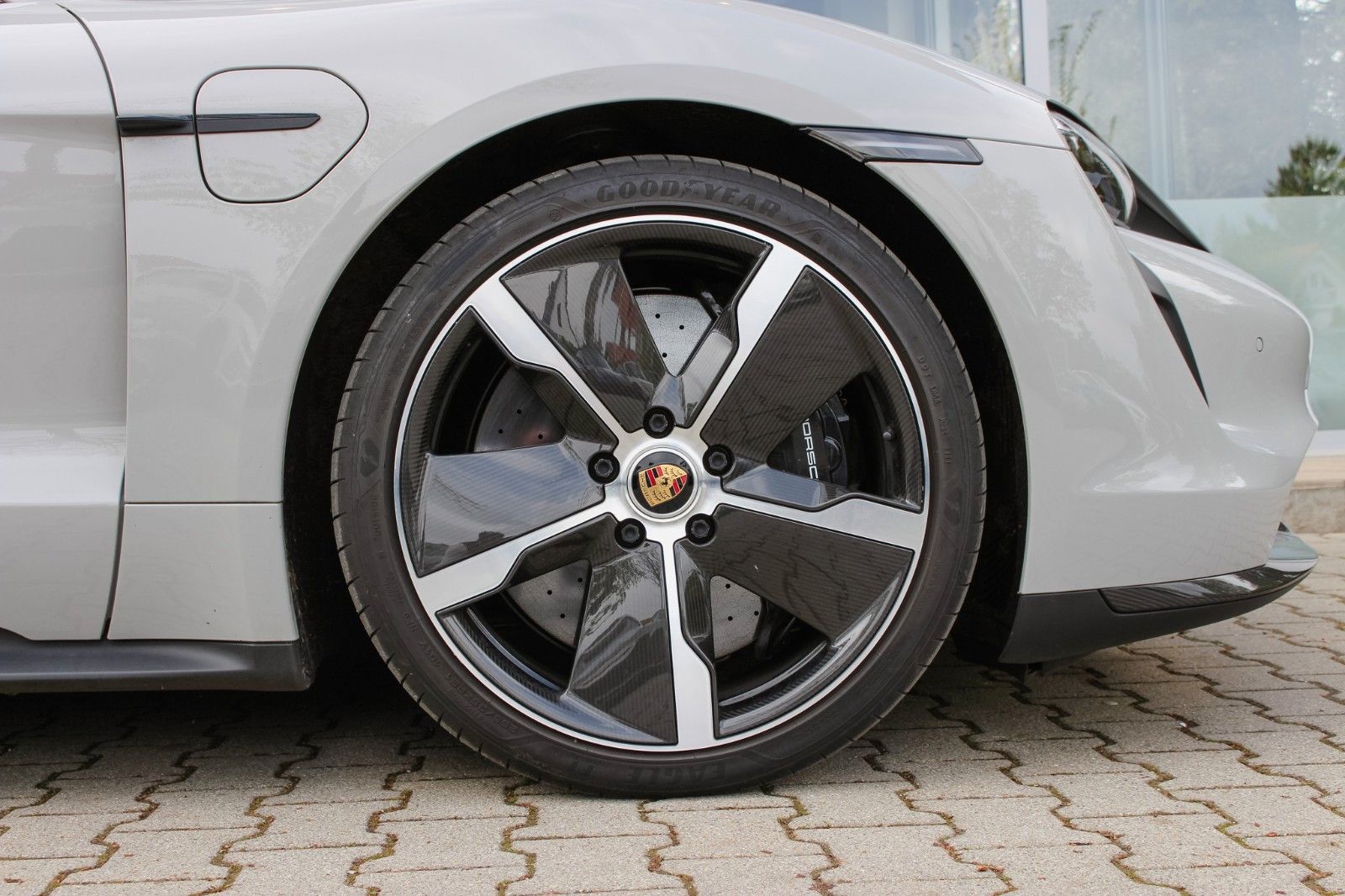 Porsche Taycan Turbo S / ENTERTAINMENT / BEIFAHRER DISP.