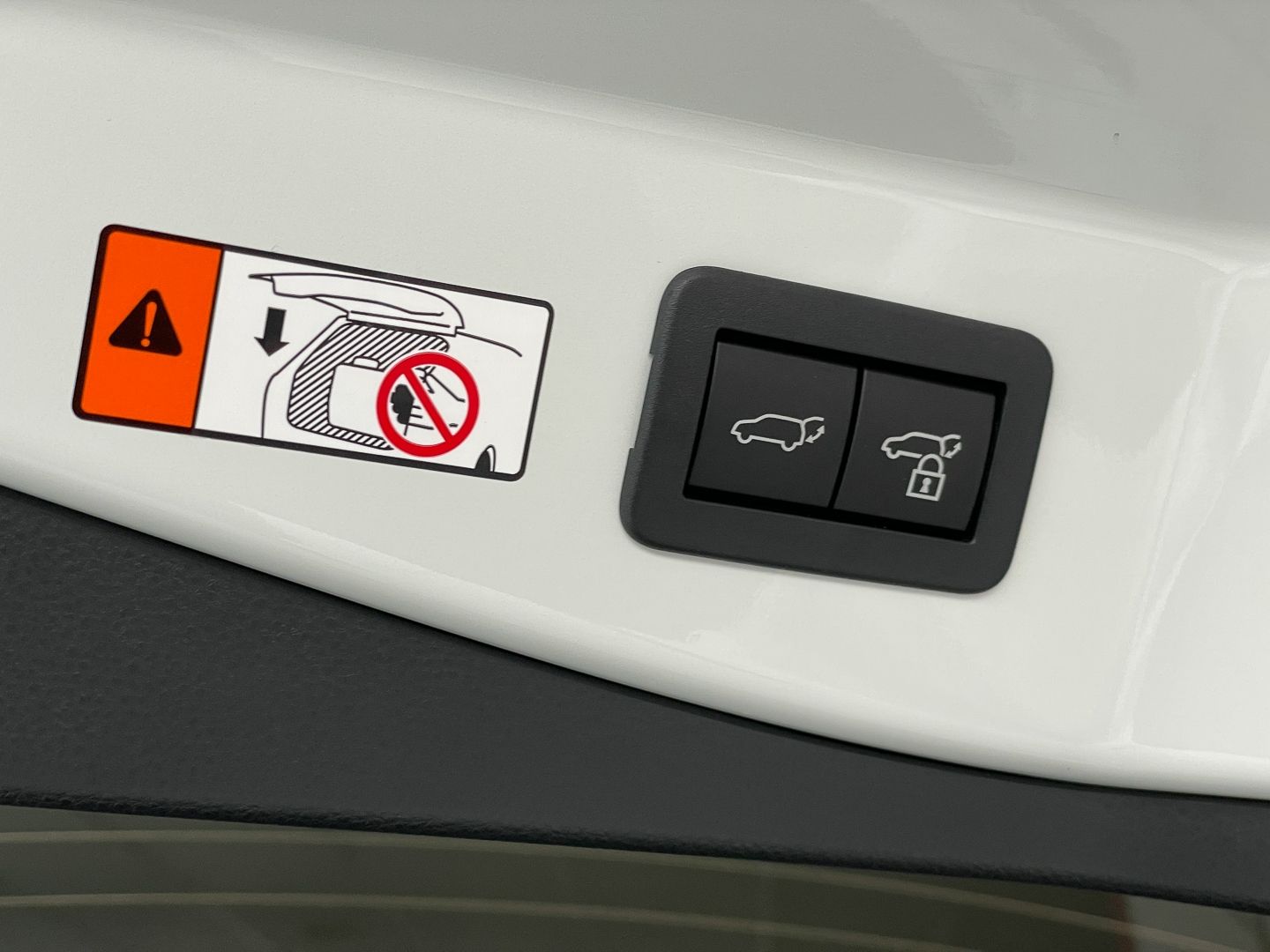 Toyota C-HR Hybrid - Samsaru's Car Outlet